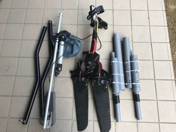 ペダルドライブとアウトリガーなど収納したいカヤック艤装品
